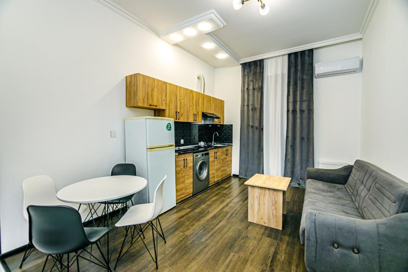 M Estate. 2 Room Home In Targovu Baku Exteriör bild