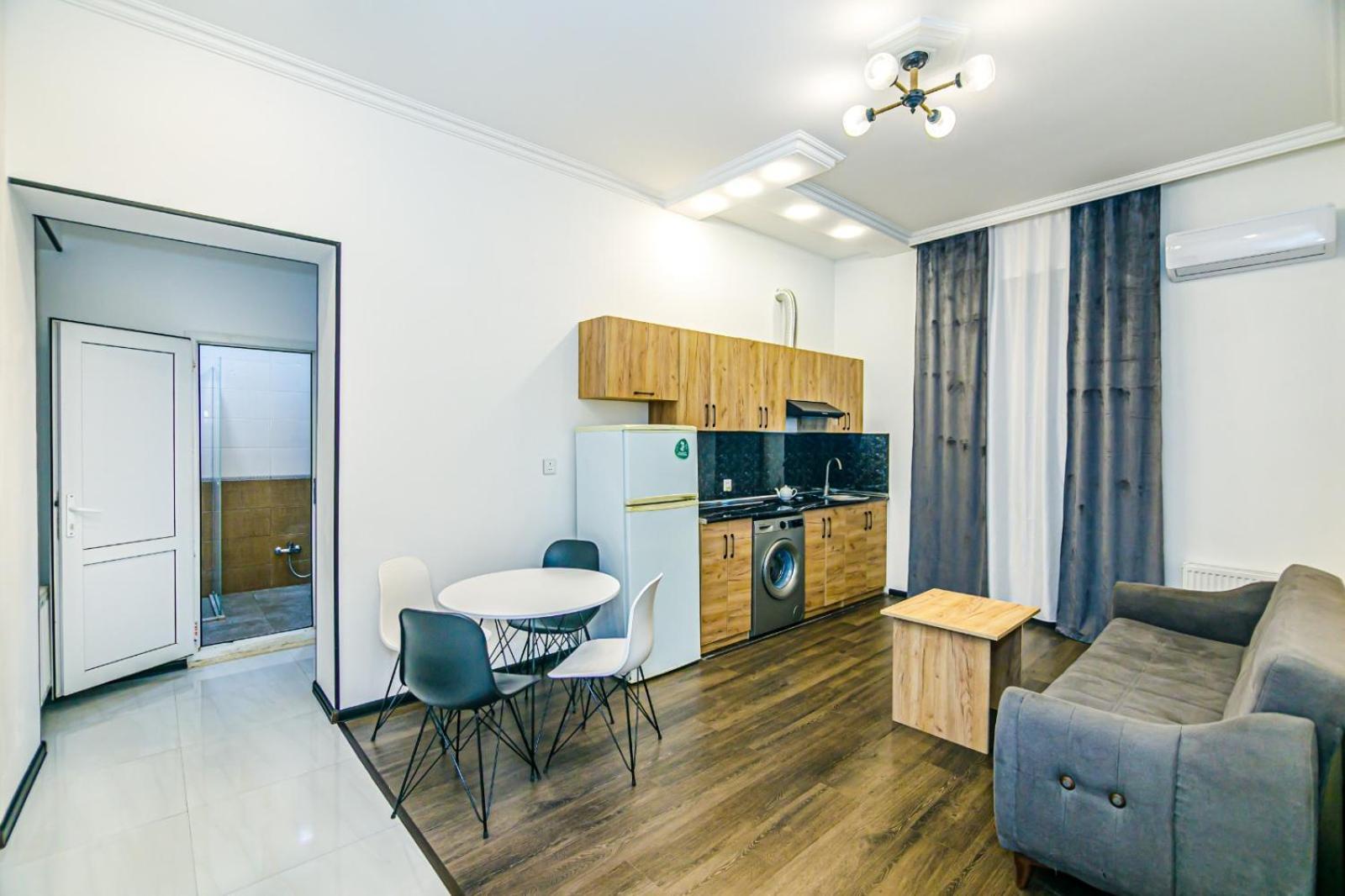 M Estate. 2 Room Home In Targovu Baku Exteriör bild