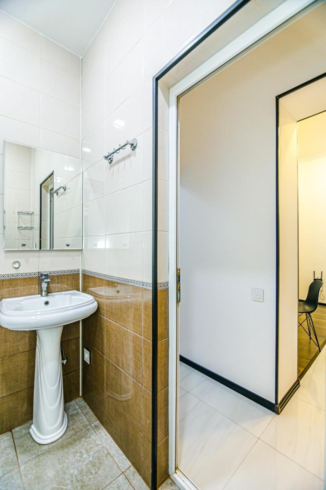M Estate. 2 Room Home In Targovu Baku Exteriör bild
